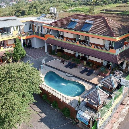Villa Panderman Indah Batu  Esterno foto