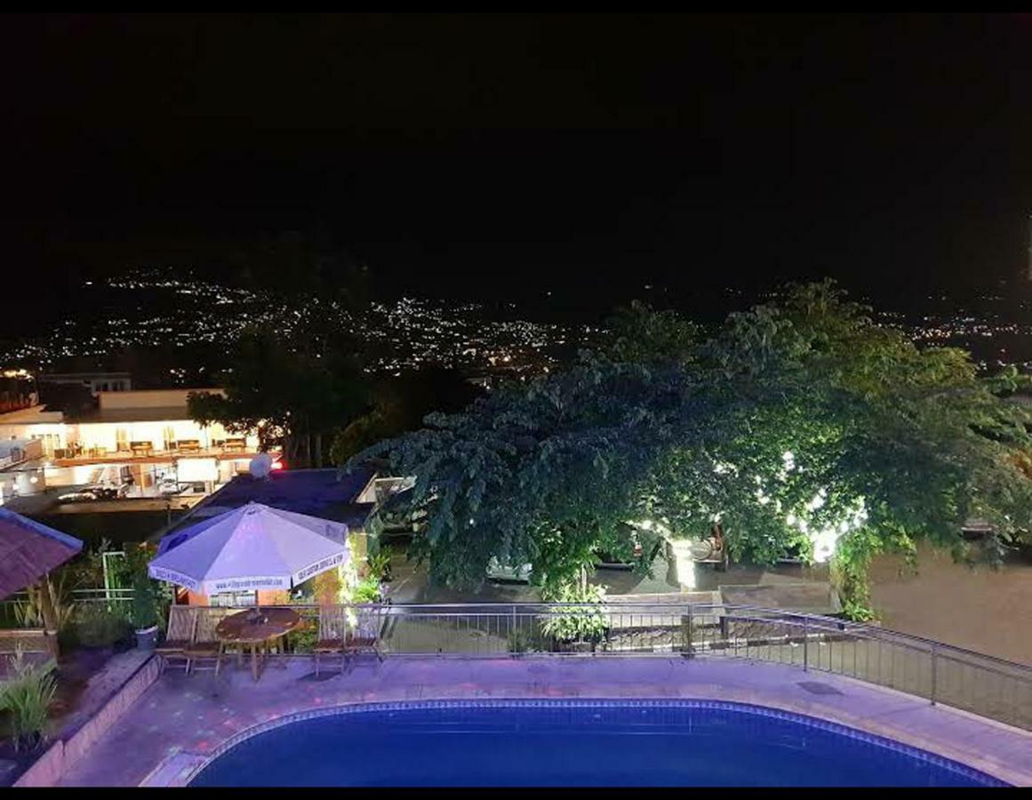 Villa Panderman Indah Batu  Esterno foto