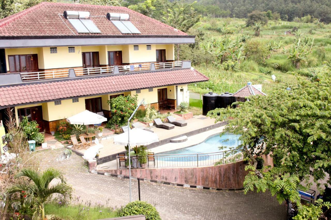 Villa Panderman Indah Batu  Esterno foto